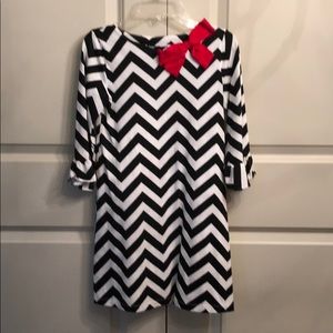 Girls dress size L blk/wh chevron dress
